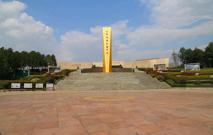 成都市烈士陵園紀(jì)念碑背景墻改造項(xiàng)目、紀(jì)念館史料保管附屬設(shè)施項(xiàng)目、池塘邊堡坎修建項(xiàng)目和廣場(chǎng)臺(tái)階加固項(xiàng)目